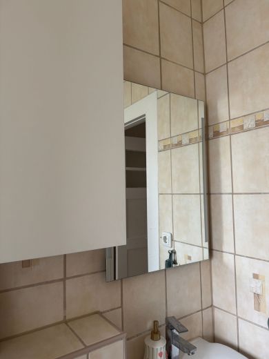 Miete inkl. Strom und Internet 800,- Euro, Besichtigung am 23.11.2025