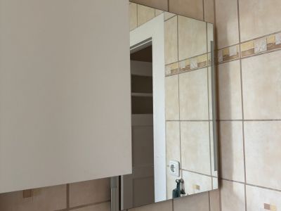 Miete inkl. Strom und Internet 800,- Euro, Besichtigung am 23.11.2025