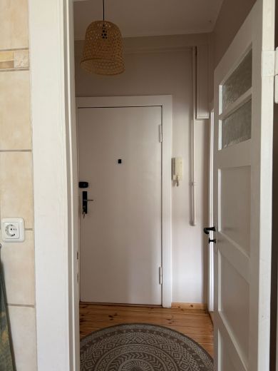 Miete inkl. Strom und Internet 800,- Euro, Besichtigung am 23.11.2025