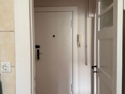 Miete inkl. Strom und Internet 800,- Euro, Besichtigung am 23.11.2025