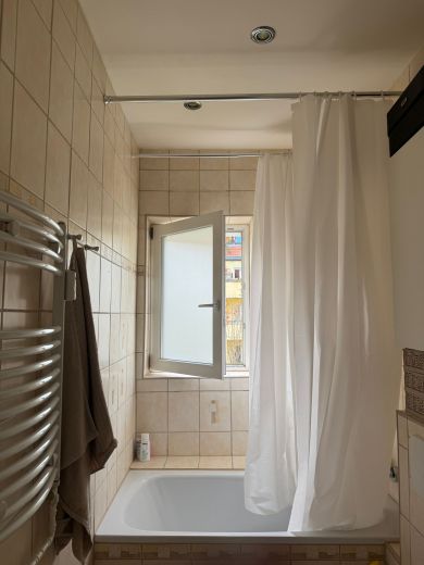 Miete inkl. Strom und Internet 800,- Euro, Besichtigung am 23.11.2025