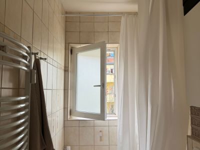 Miete inkl. Strom und Internet 800,- Euro, Besichtigung am 23.11.2025