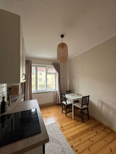 Miete inkl. Strom und Internet 800,- Euro, Besichtigung am 23.11.2025