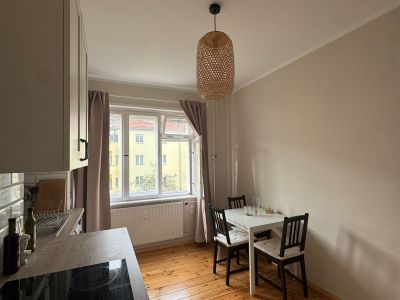 Miete inkl. Strom und Internet 800,- Euro, Besichtigung am 23.11.2025