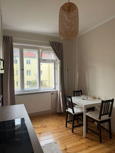 Miete inkl. Strom und Internet 800,- Euro, Besichtigung am 23.11.2025