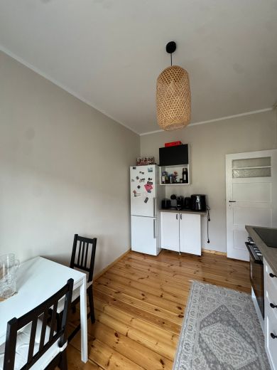 Miete inkl. Strom und Internet 800,- Euro, Besichtigung am 23.11.2025