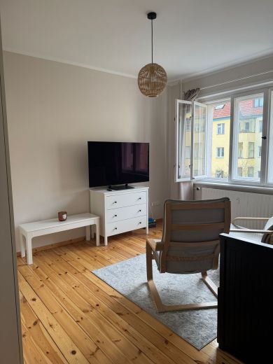 Miete inkl. Strom und Internet 800,- Euro, Besichtigung am 23.11.2025