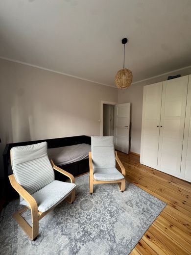 Miete inkl. Strom und Internet 800,- Euro, Besichtigung am 23.11.2025