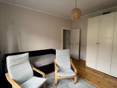 Miete inkl. Strom und Internet 800,- Euro, Besichtigung am 23.11.2025