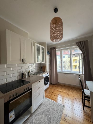 Miete inkl. Strom und Internet 800,- Euro, Besichtigung am 23.11.2025