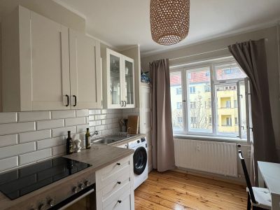 Miete inkl. Strom und Internet 800,- Euro, Besichtigung am 23.11.2025