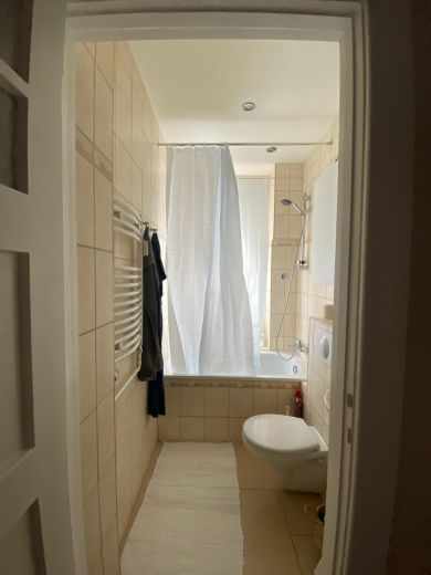 Miete inkl. Strom und Internet 800,- Euro, Besichtigung am 23.11.2025