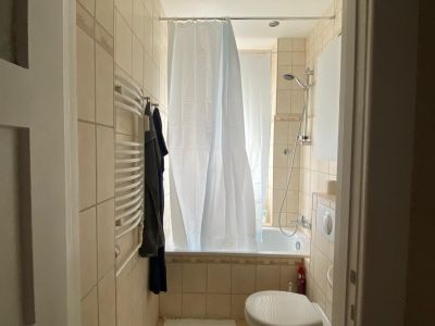 Miete inkl. Strom und Internet 800,- Euro, Besichtigung am 23.11.2025