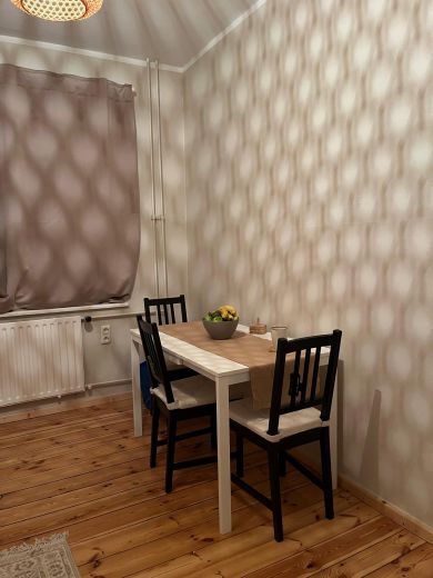 Miete inkl. Strom und Internet 800,- Euro, Besichtigung am 23.11.2025