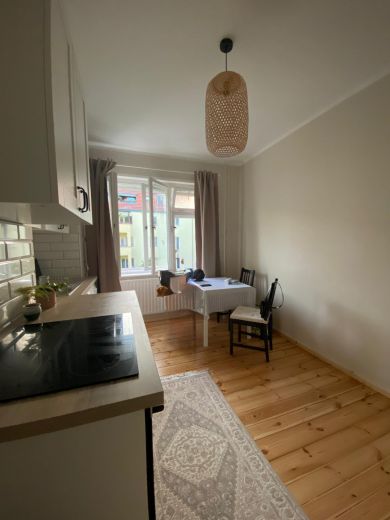 Miete inkl. Strom und Internet 800,- Euro, Besichtigung am 23.11.2025