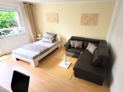 Helles Appartment in Oberkassel mit Sonnenterrasse und Gartenblick