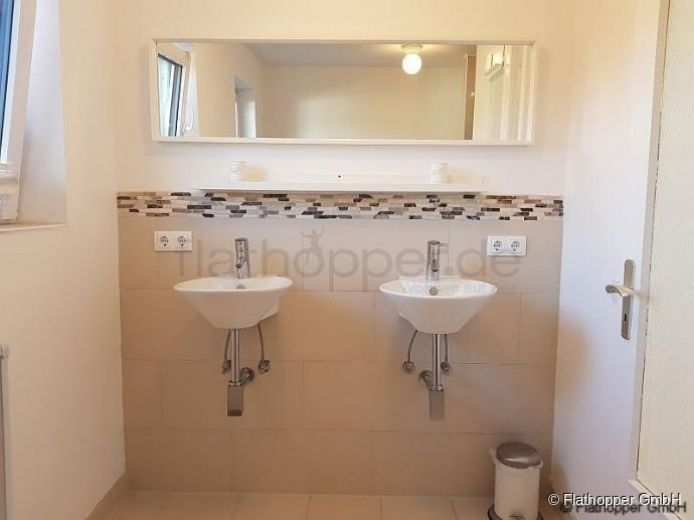 FLATHOPPER.de - Möblierte Doppelhaushälfte in Stephanskirchen