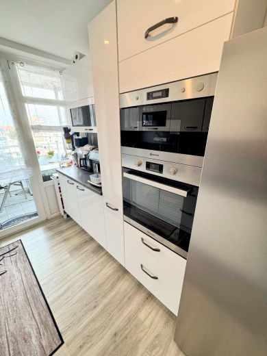 Renovierte 3-Zimmer-Wohnung mit Balkon und Loggia mit Weitblick!