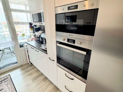 Renovierte 3-Zimmer-Wohnung mit Balkon und Loggia mit Weitblick!