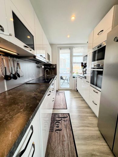 Renovierte 3-Zimmer-Wohnung mit Balkon und Loggia mit Weitblick!