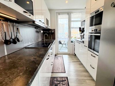 Renovierte 3-Zimmer-Wohnung mit Balkon und Loggia mit Weitblick!