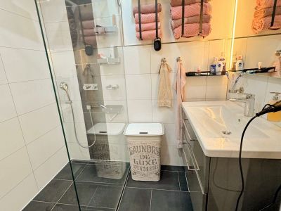 Renovierte 3-Zimmer-Wohnung mit Balkon und Loggia mit Weitblick!