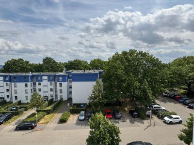 Renovierte 3-Zimmer-Wohnung mit Balkon und Loggia mit Weitblick!