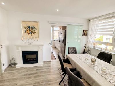 Renovierte 3-Zimmer-Wohnung mit Balkon und Loggia mit Weitblick!