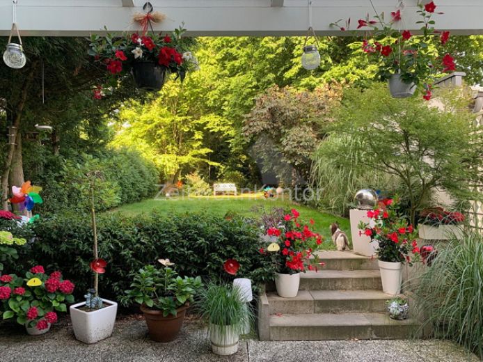 Urbanes Wohnen Nähe Düsseldorf – stilvolles, voll möbliertes Haus mit Garten, Terrasse und Garage