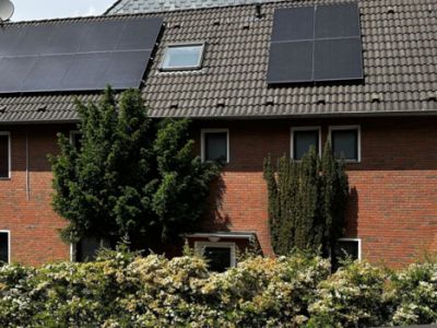 Urbanes Wohnen Nähe Düsseldorf – stilvolles, voll möbliertes Haus mit Garten, Terrasse und Garage