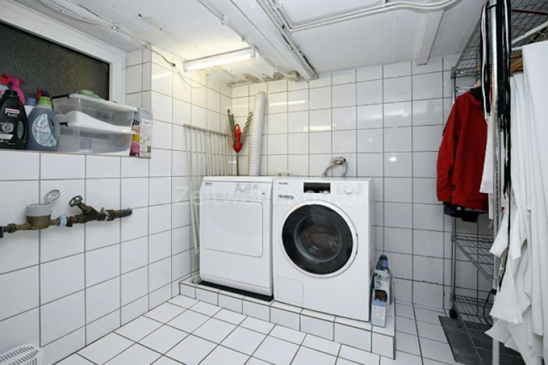 Urbanes Wohnen Nähe Düsseldorf – stilvolles, voll möbliertes Haus mit Garten, Terrasse und Garage