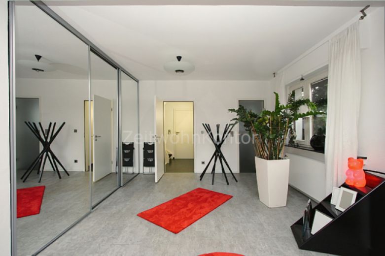 Urbanes Wohnen N&auml;he D&uuml;sseldorf &ndash; stilvolles, voll m&ouml;bliertes Haus mit Garten, Terrasse und Garage