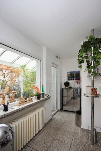 Urbanes Wohnen N&auml;he D&uuml;sseldorf &ndash; stilvolles, voll m&ouml;bliertes Haus mit Garten, Terrasse und Garage