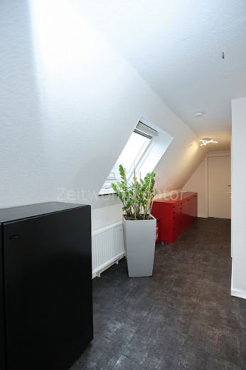 Urbanes Wohnen N&auml;he D&uuml;sseldorf &ndash; stilvolles, voll m&ouml;bliertes Haus mit Garten, Terrasse und Garage