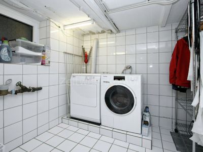 Urbanes Wohnen N&auml;he D&uuml;sseldorf &ndash; stilvolles, voll m&ouml;bliertes Haus mit Garten, Terrasse und Garage