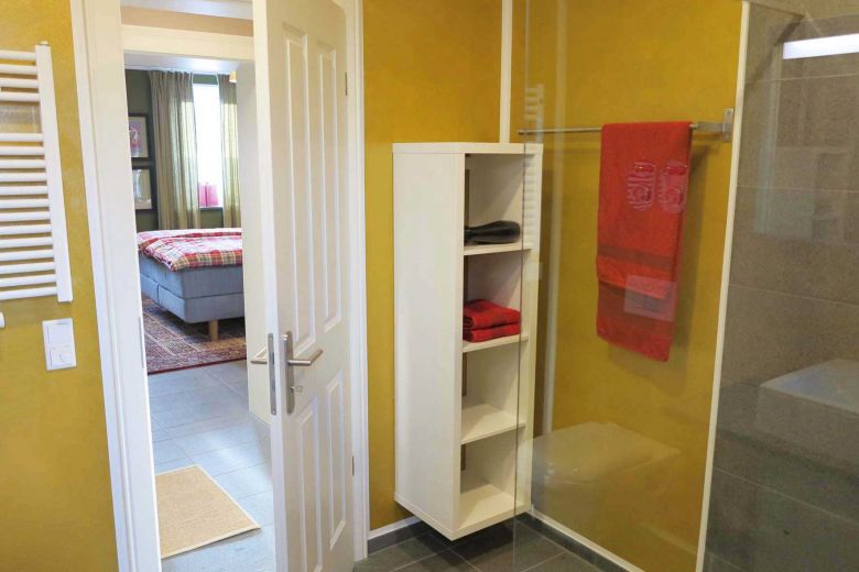 voll möblierte Wohnung mit Balkon, 1-2 Pers, inkl. Rundumservice, ruhig und zentral