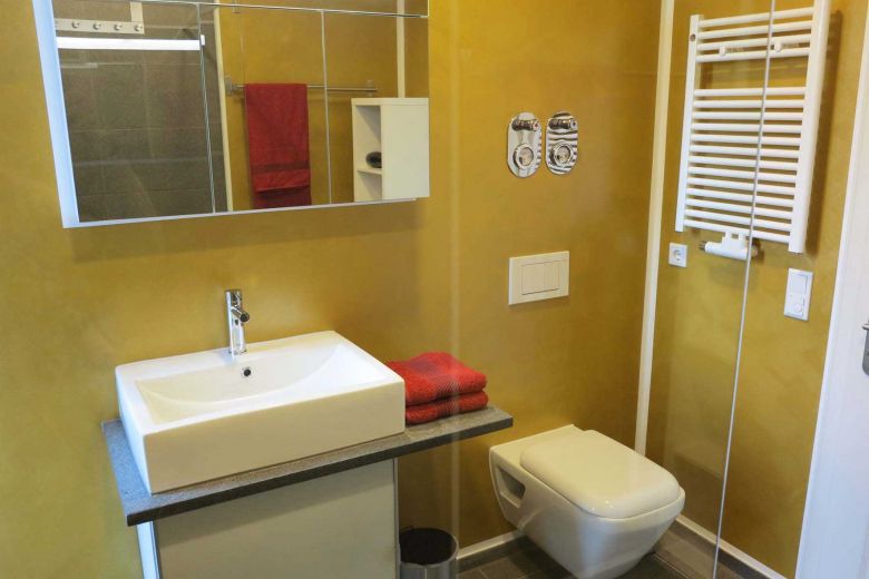 voll möblierte Wohnung mit Balkon, 1-2 Pers, inkl. Rundumservice, ruhig und zentral