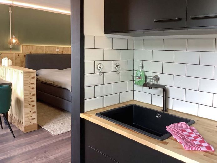 voll m&ouml;blierte Wohnung mit Balkon, 1-2 Pers, inkl. Rundumservice, ruhiges MFH