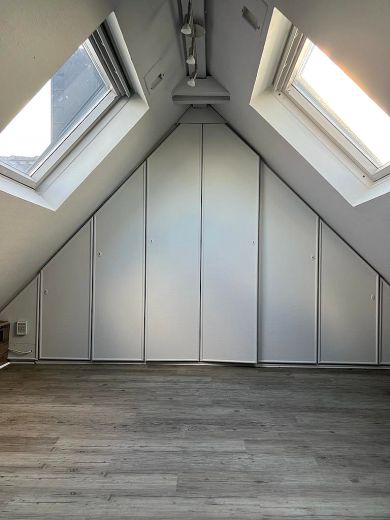 Carlstadt: Loft-Wohnung in begehrter Lage mit Einbauküche