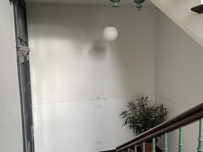 Ruhige zentrale Dachgeschosswohnung mit Eichendielen, möbliert, großzügiger Grundriss