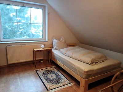 M&ouml;blierte 3-Zimmer-Wohnung in ruhiger Gr&uuml;nlage mit gro&szlig;em Garten-Vermietung auf Zeit f&uuml;r Berufspendler
