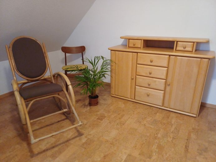 M&ouml;blierte 3-Zimmer-Wohnung in ruhiger Gr&uuml;nlage mit gro&szlig;em Garten-Vermietung auf Zeit f&uuml;r Berufspendler