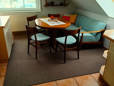 M&ouml;blierte 3-Zimmer-Wohnung in ruhiger Gr&uuml;nlage mit gro&szlig;em Garten-Vermietung auf Zeit f&uuml;r Berufspendler