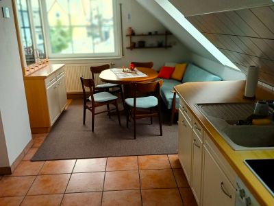 M&ouml;blierte 3-Zimmer-Wohnung in ruhiger Gr&uuml;nlage mit gro&szlig;em Garten-Vermietung auf Zeit f&uuml;r Berufspendler