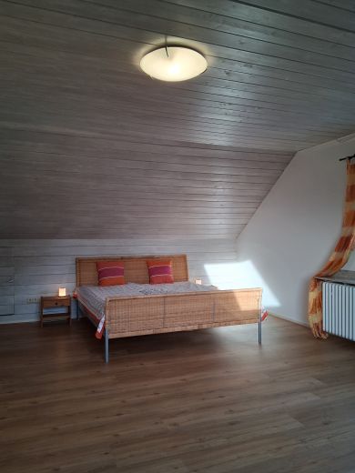 Dachgeschosswohnung in gr&uuml;ner Oase