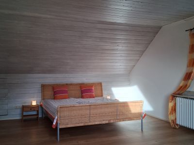 Dachgeschosswohnung in gr&uuml;ner Oase