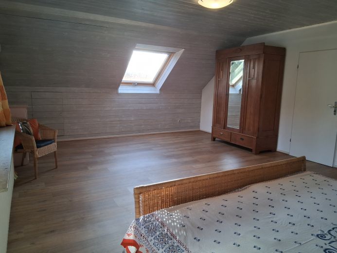 Dachgeschosswohnung in gr&uuml;ner Oase