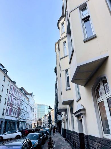 2-Zimmer-Wohnung mit Sonnenbalkon in Top Lage von Unterbilk