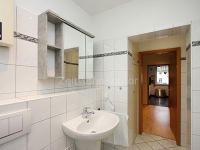 Schick modern, ruhig und zentral, mit Balkon und Garten!