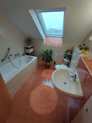 M&ouml;blierte 3-Zimmer Maisonette-Wohnung mit Balkon in Halle (Saale)